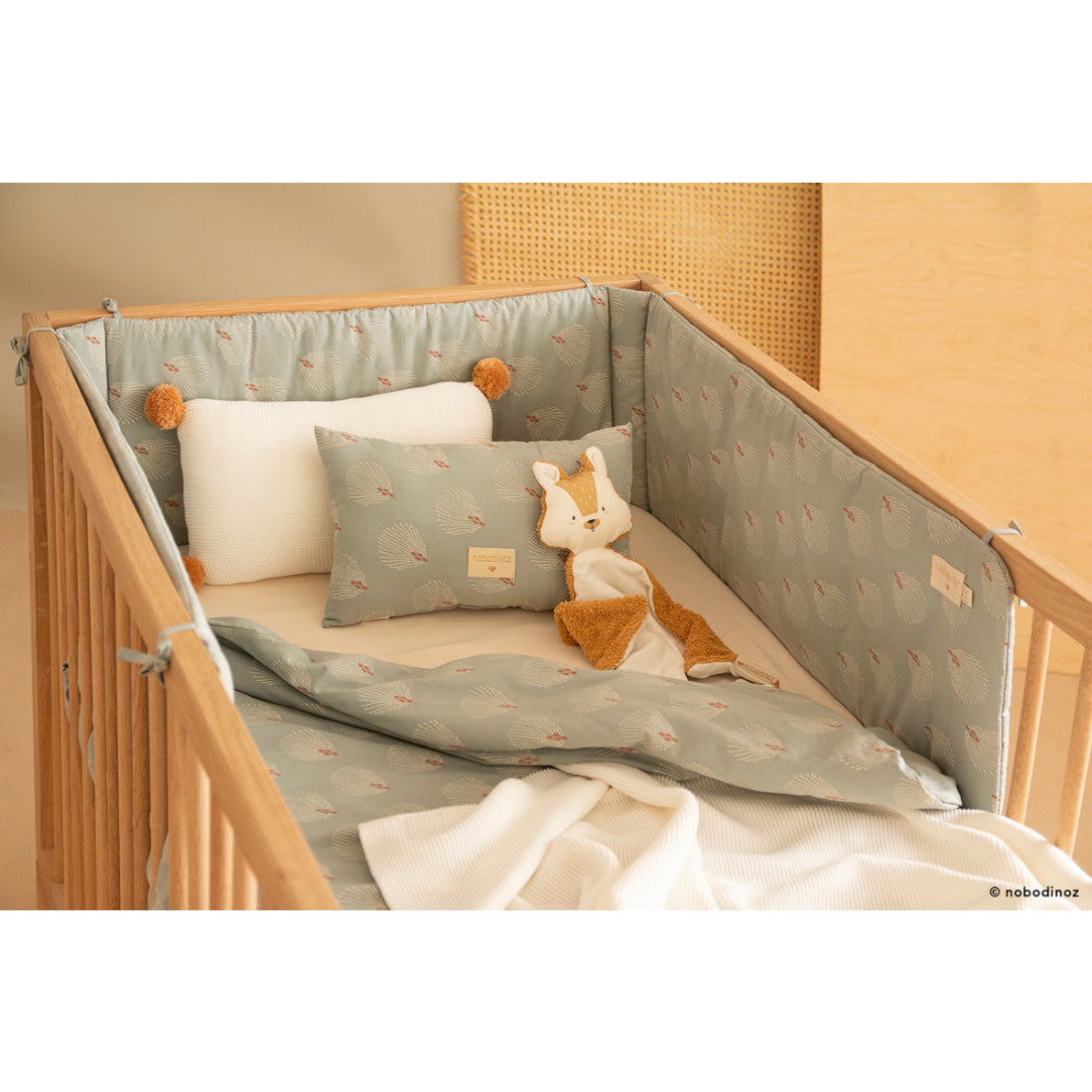 nobodinoz-nest-cot-bumper-white-gatsby-antique-green- (4)