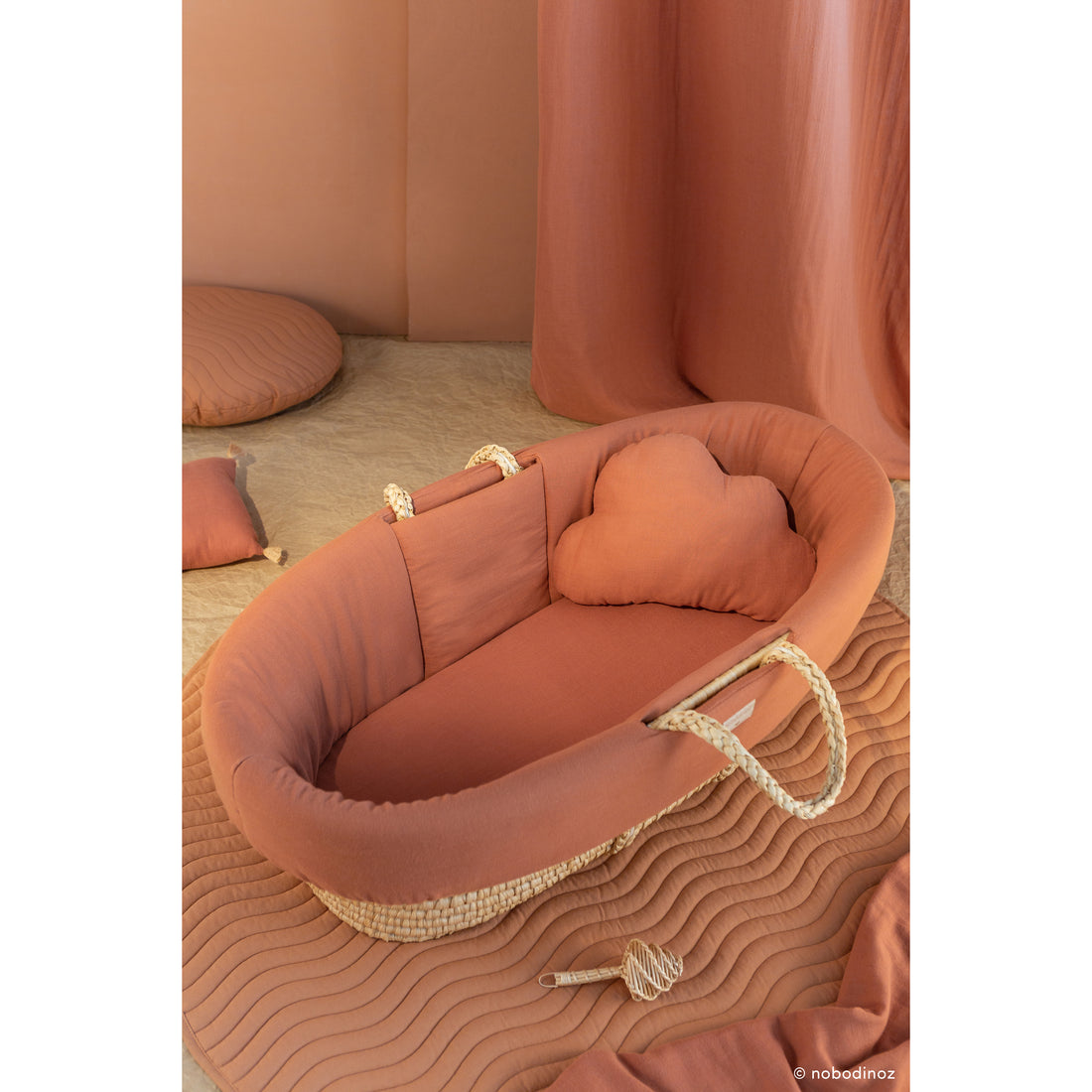 nobodinoz-padded-baby-moses-cover-toffee- (8)