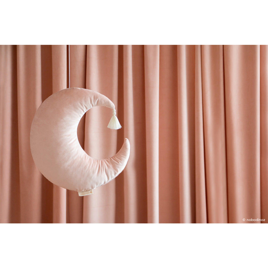 nobodinoz-pierrot-moon-velvet-cushion-bloom-pink- (3)