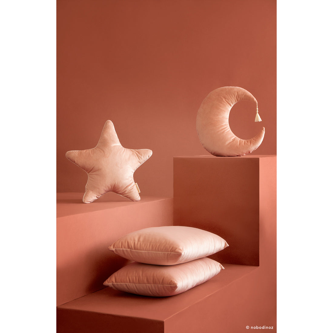 nobodinoz-pierrot-moon-velvet-cushion-bloom-pink- (6)