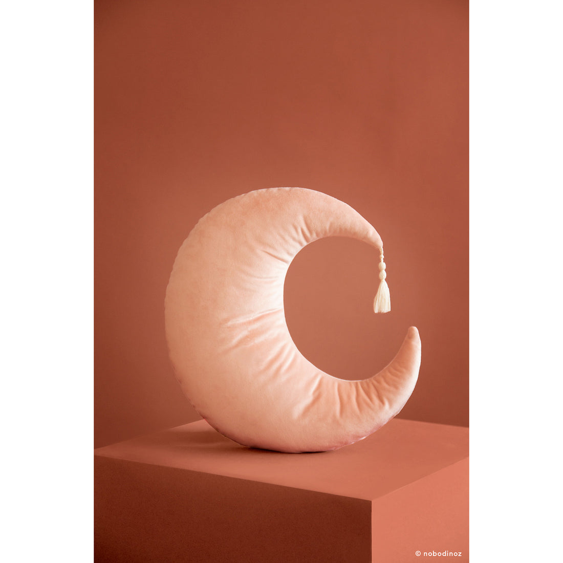 nobodinoz-pierrot-moon-velvet-cushion-bloom-pink- (4)