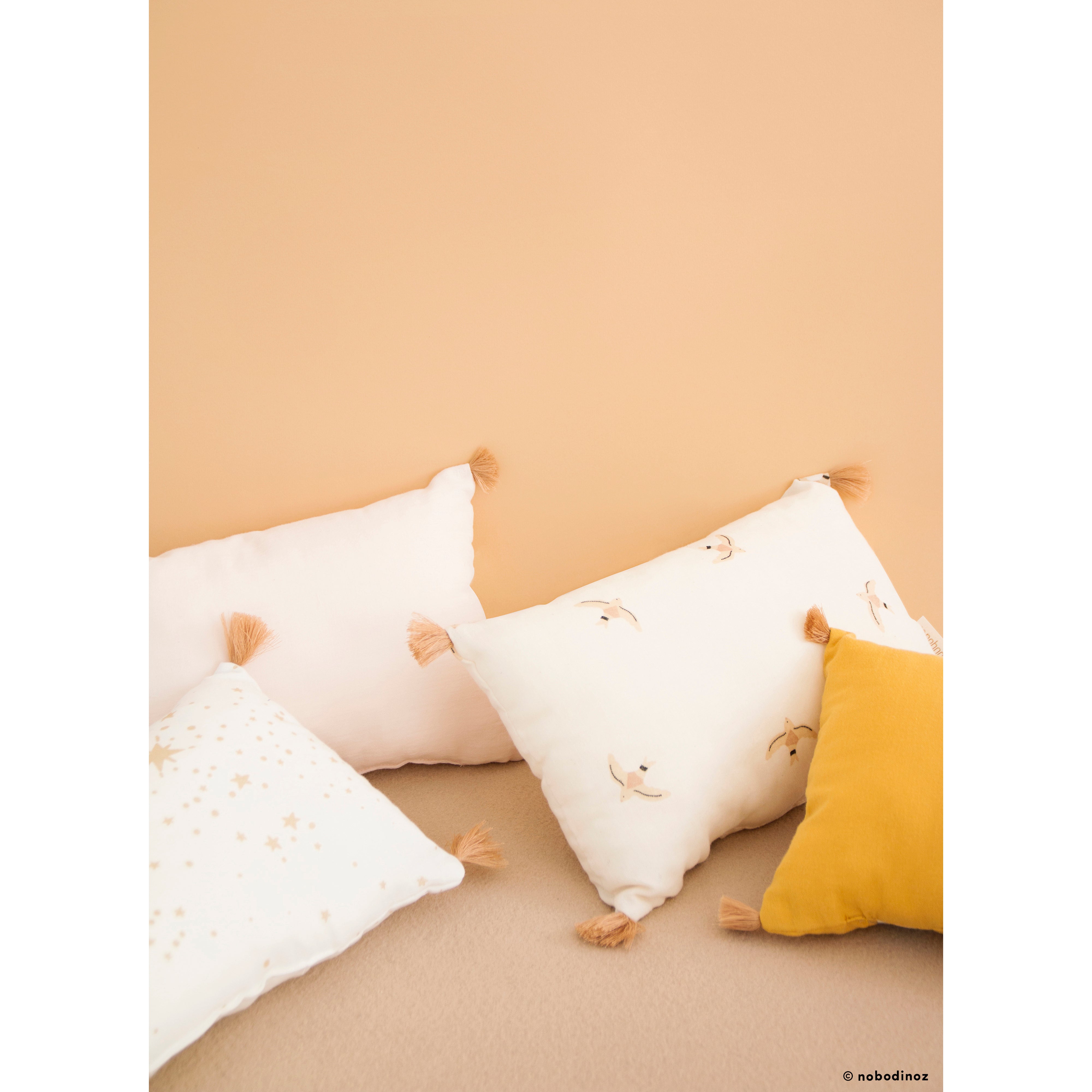 nobodinoz-sublim-cushion-gold-stella-white- (8)