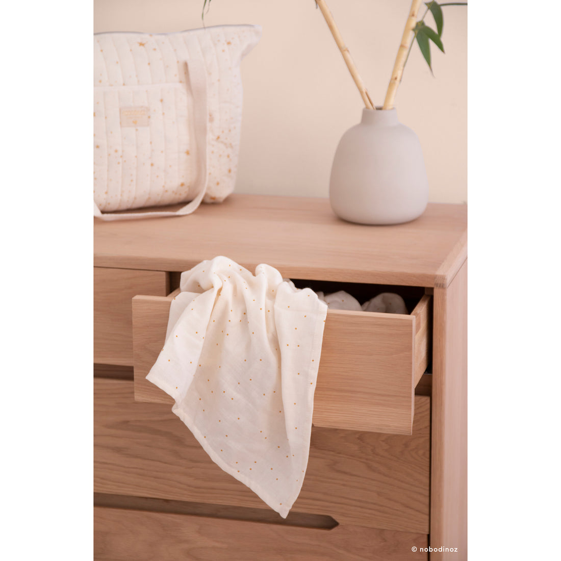 nobodinoz-swaddle-baby-love-honey-sweet-dots-natural- (10)