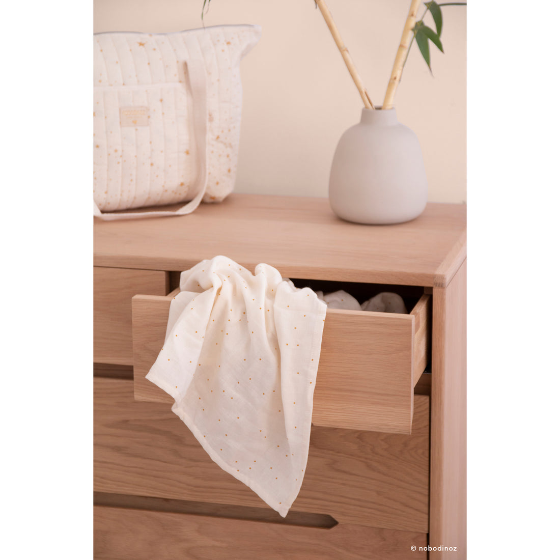 nobodinoz-swaddle-butterfly-gold-stella-white- (4)