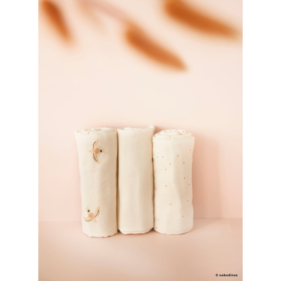 nobodinoz-swaddle-butterfly-gold-stella-white- (5)
