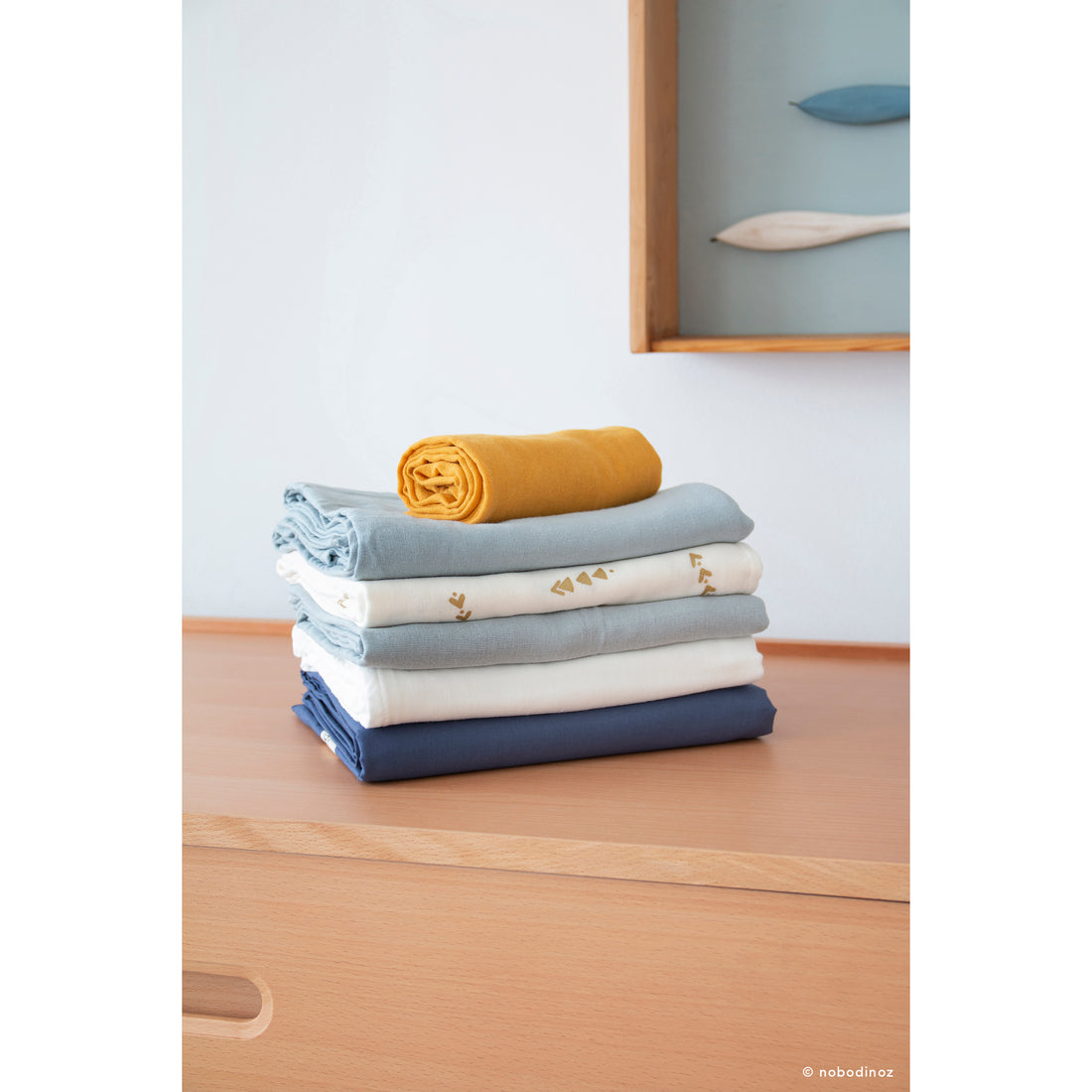 nobodinoz-swaddle-butterfly-gold-stella-white- (6)