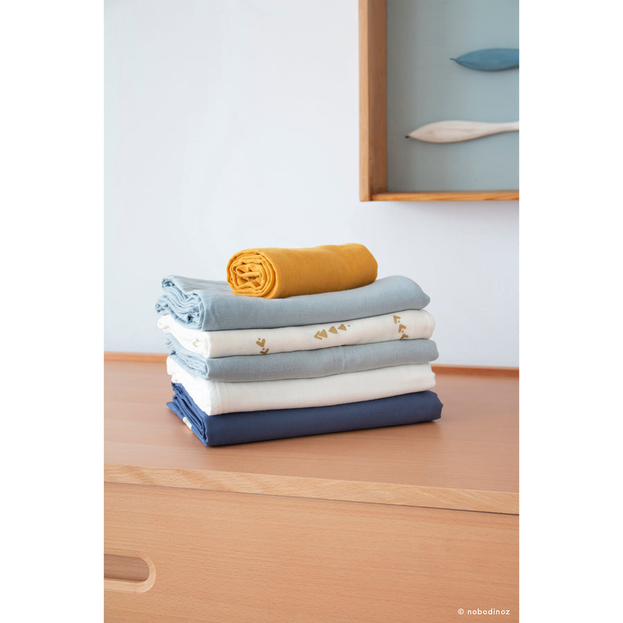 nobodinoz-swaddle-butterfly-gold-stella-white- (6)