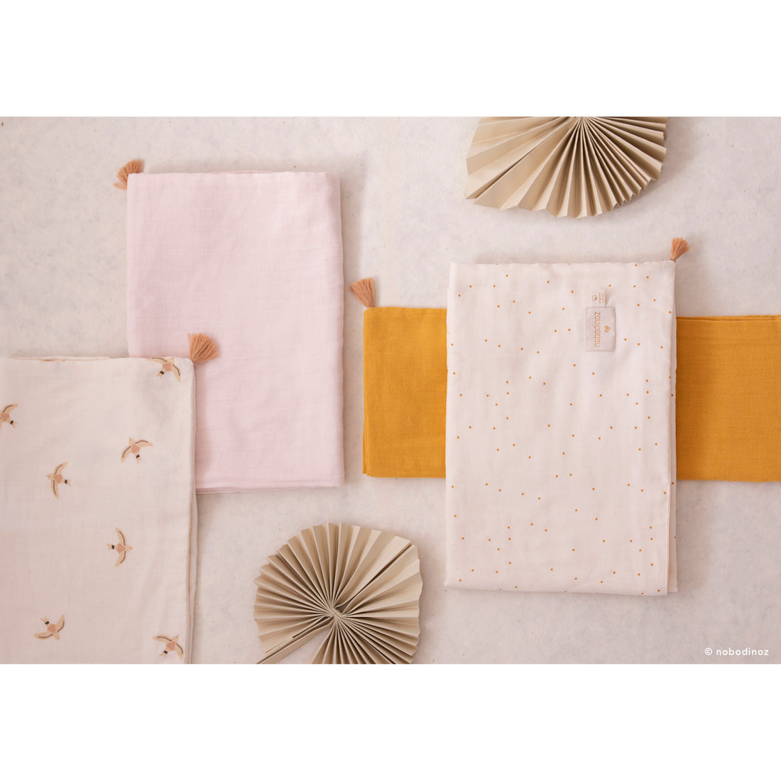nobodinoz-treasure-summer-blanket-honey-sweet-dots-natural- (8)