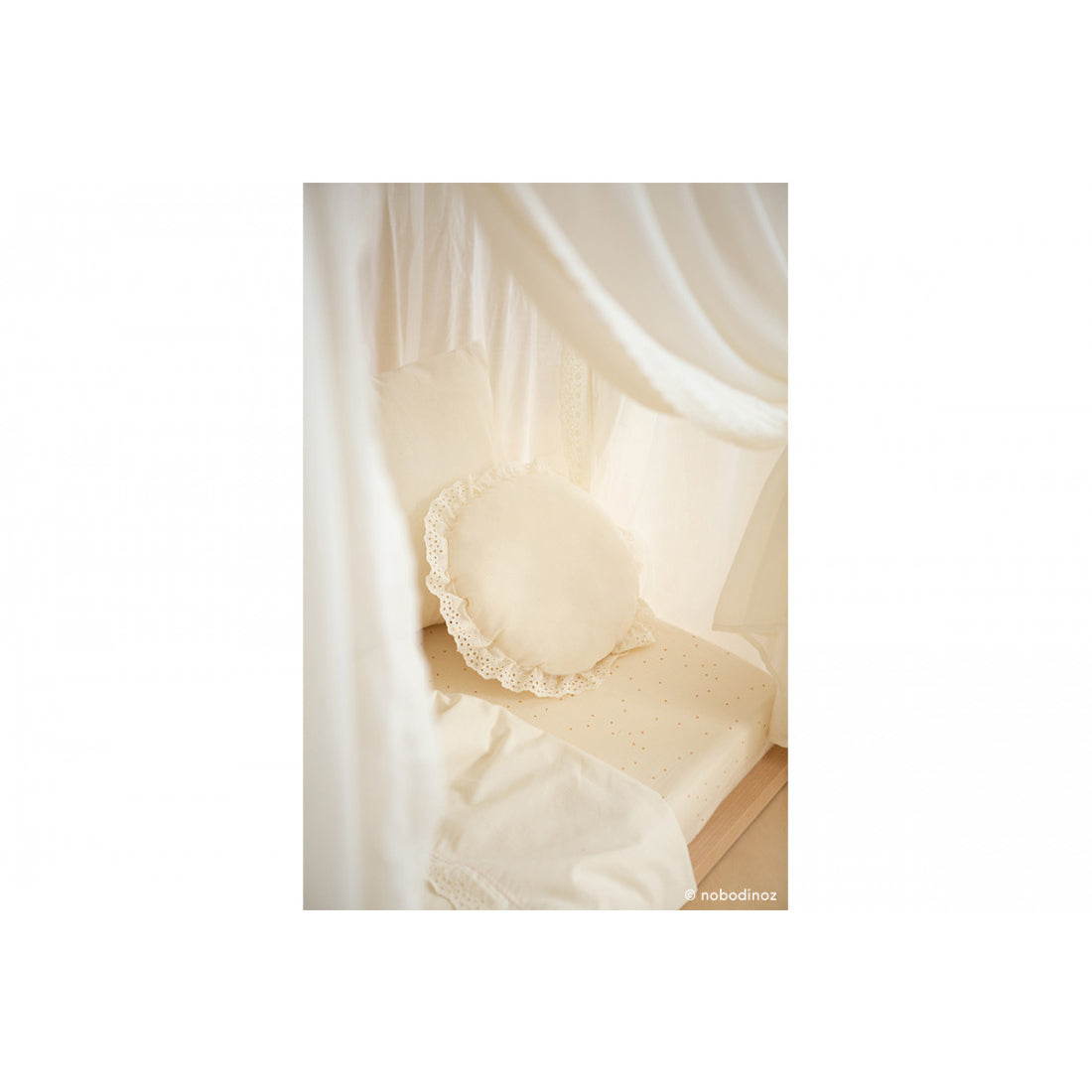 nobodinoz-vera-eyelet-lace-round-cushion-natural-nobo-4920362- (4)