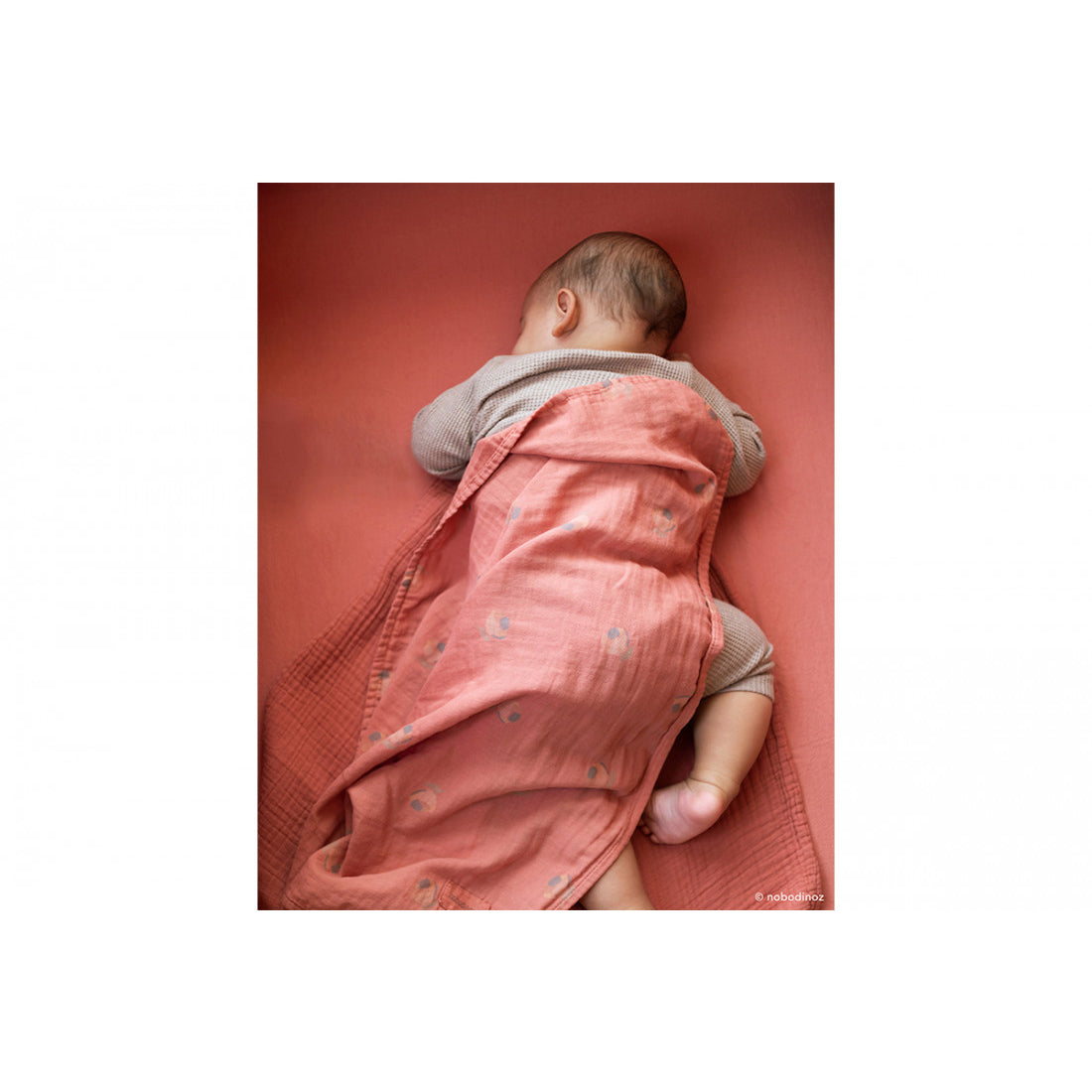 nobodinoz-wabi-sabi-birth-gift-swaddle-print-70x70-blossom-rosewood-nobo-4927781