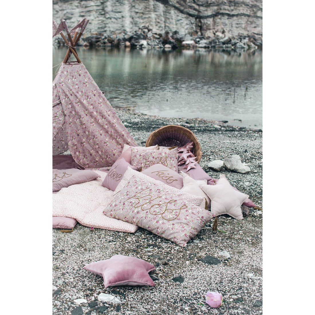 numero-74-cushion-cover-message-pastel-kiss-dusty-pink- (3)