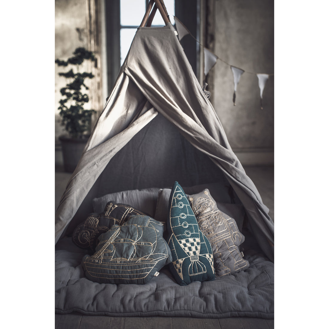 numero-74-robot-cushion-raff-natural- (4)