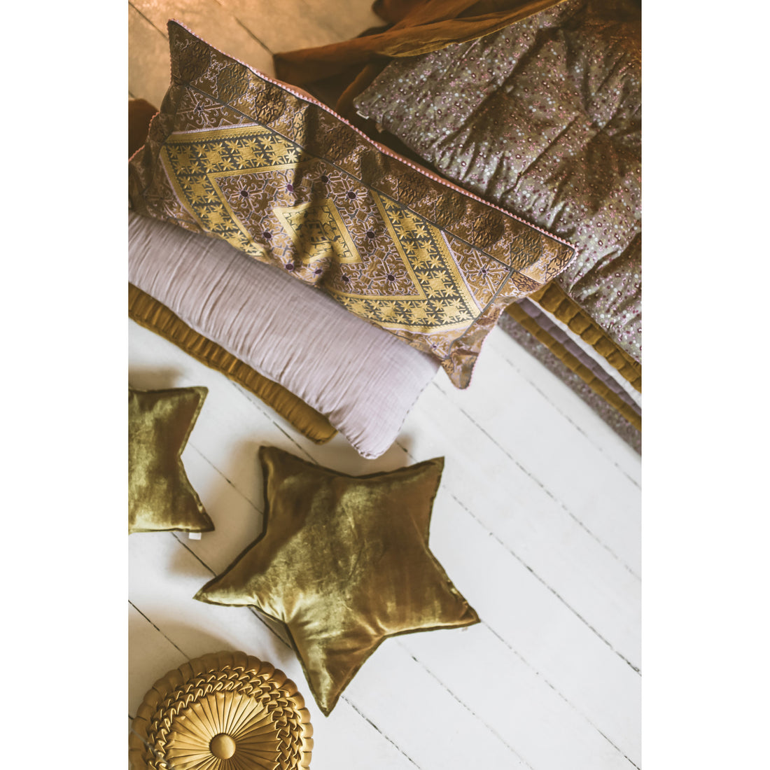 numero-74-star-cushion-velvet-gold- (2)