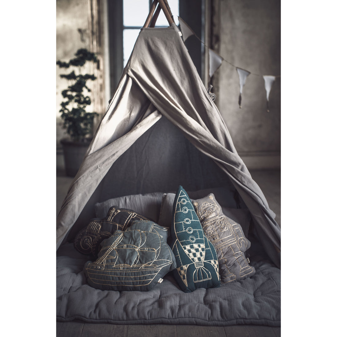 numero-74-tractor-cushion-dark-grey- (4)