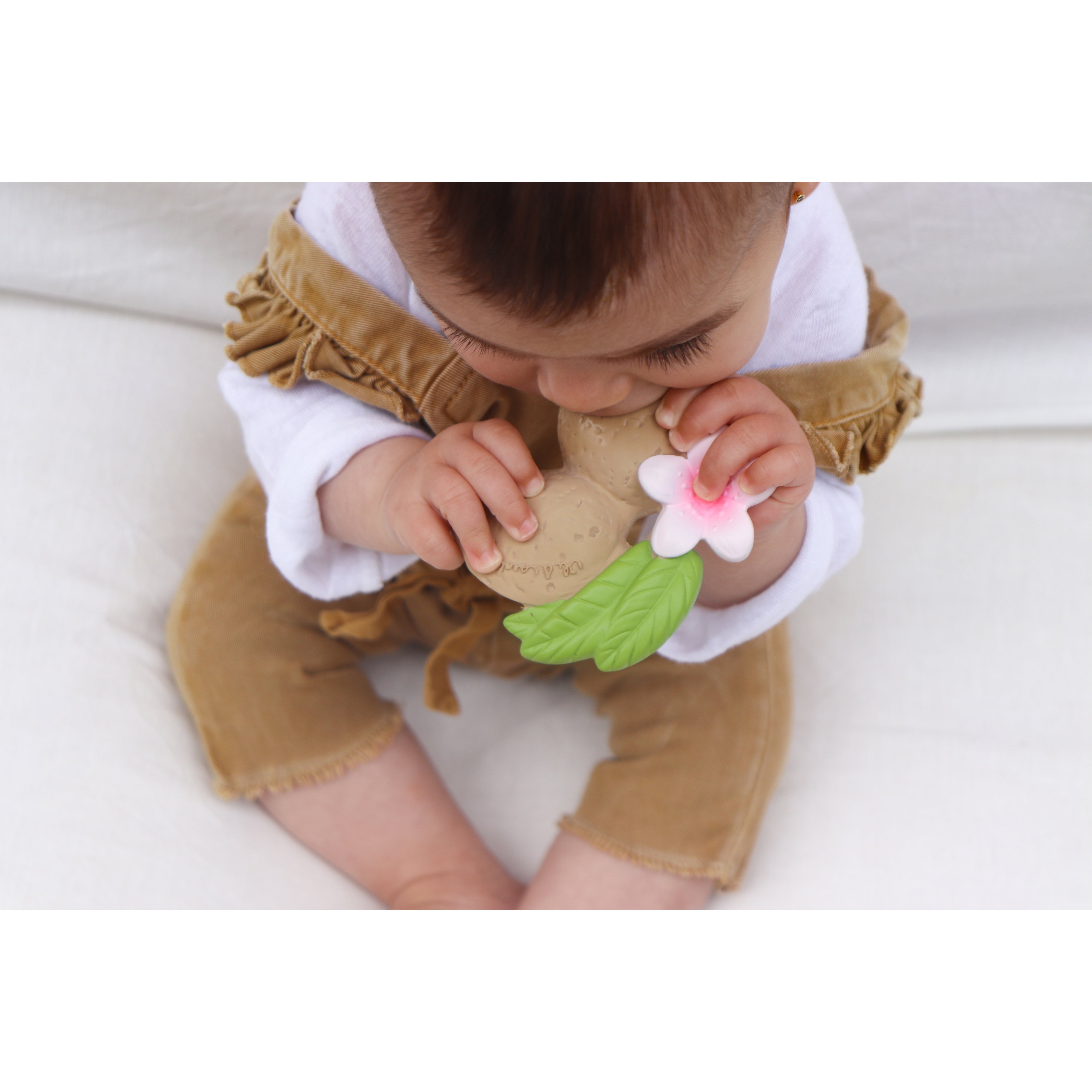 oli-&-carol-aly-the-almond-teether-olic-l-almond- (6)