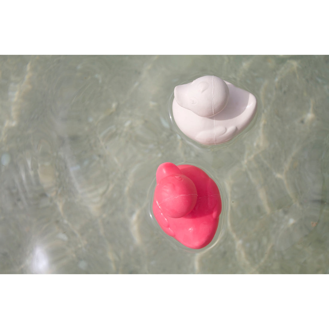 oli-&-carol-extra-large-monochrome-ducks-teether- (22)