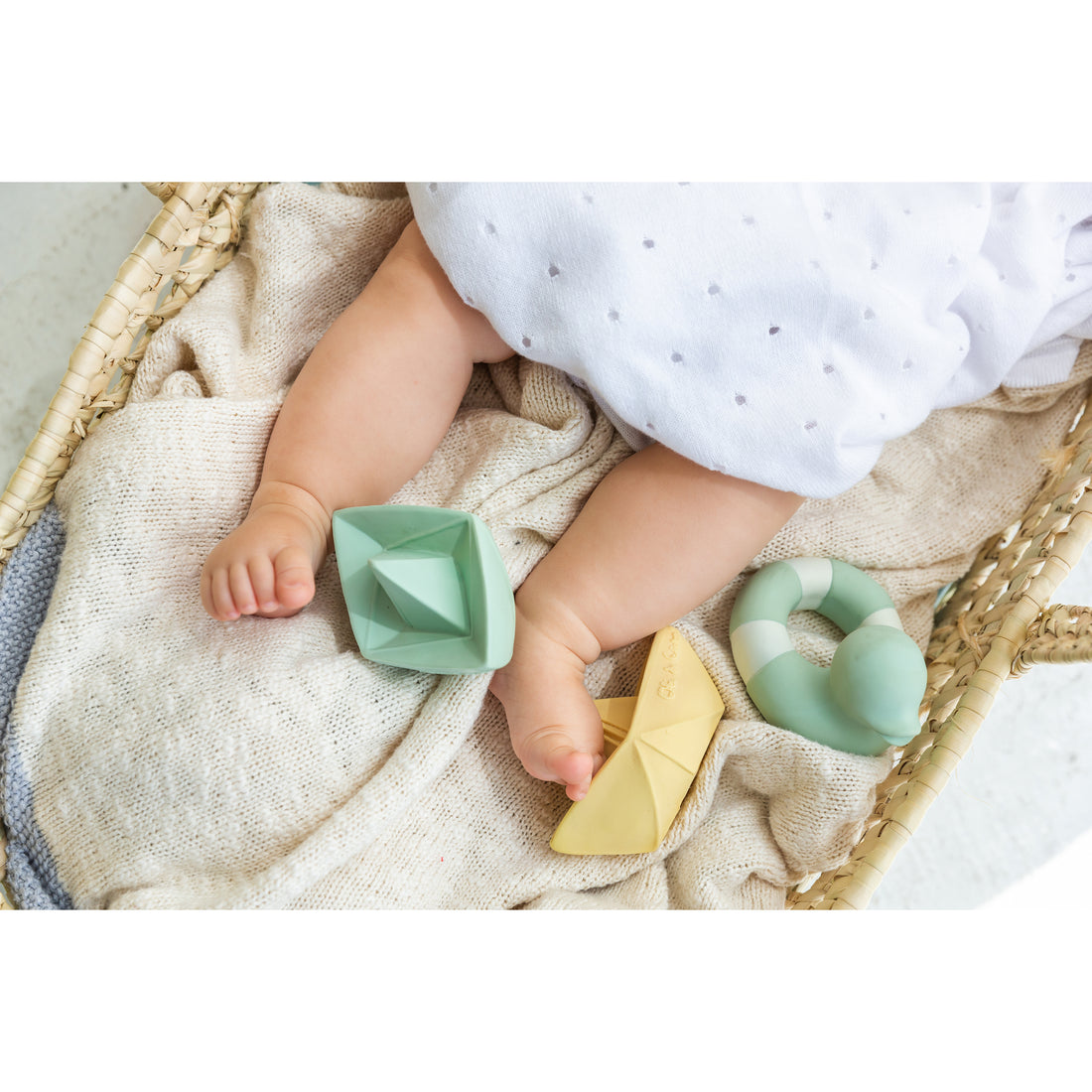 oli-&-carol-origami-boat-mint-teether- (23)