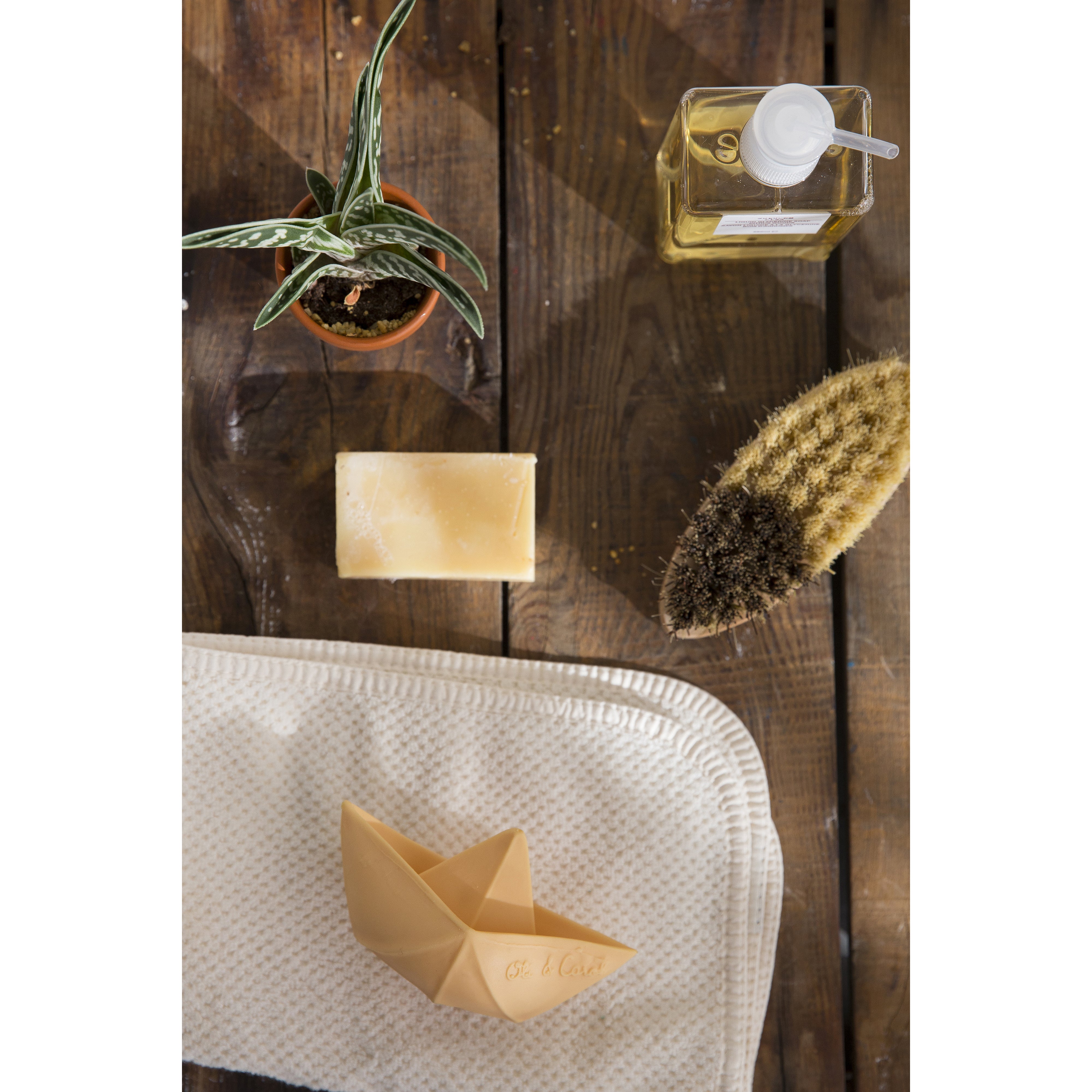 oli-&-carol-origami-boat-nude- (20)