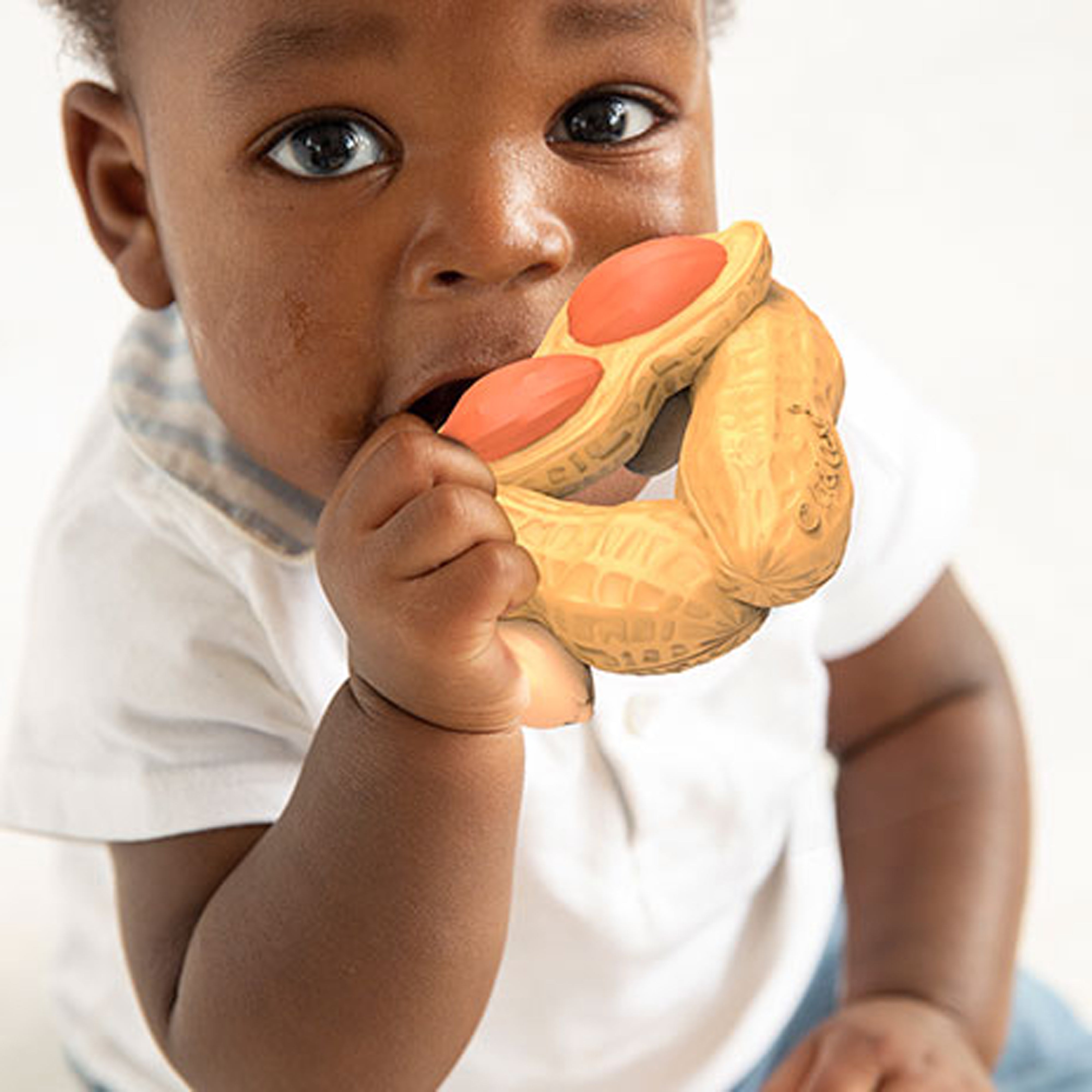 oli-&-carol-paco-the-peanut-teether-olic-l-peanut- (6)