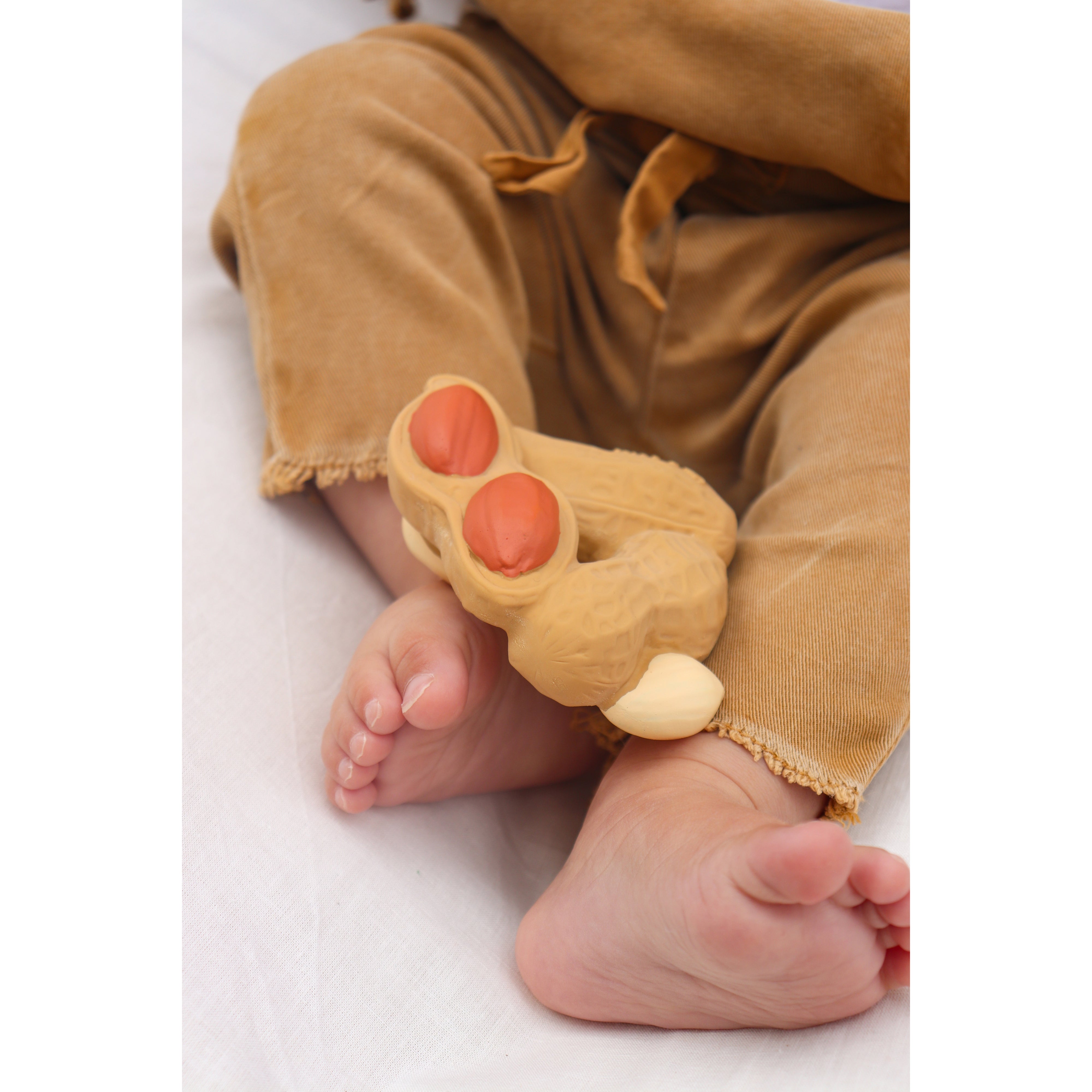 oli-&-carol-paco-the-peanut-teether-olic-l-peanut- (7)