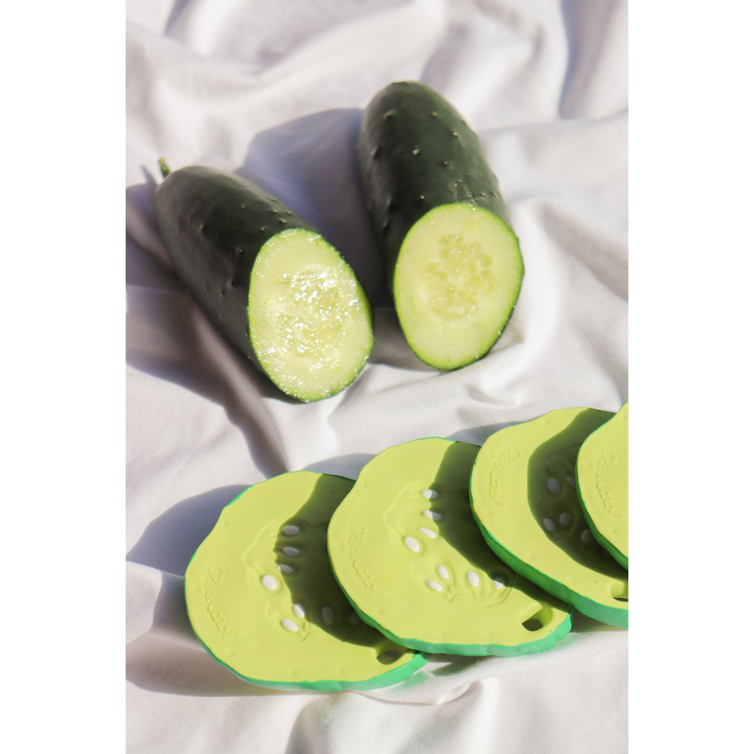 oli-&-carol-pepino-the-cucumber-teether-olic-l-cucumber-unit (5)