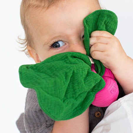 oli-&-carol-ramona-the-radish-mini-doudou-teether-olic-l-mindou-radish- (5)