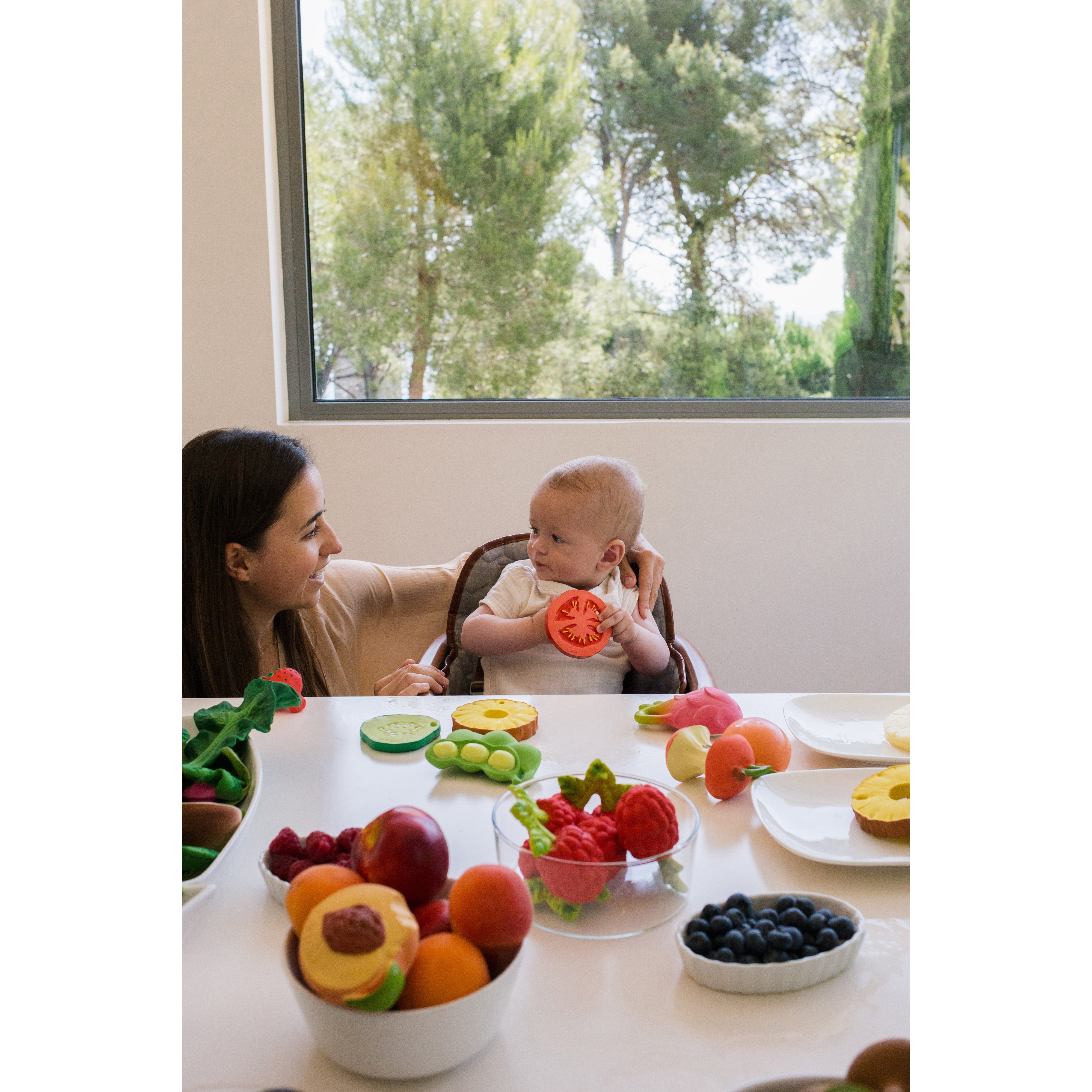 oli-&-carol-renato-the-tomato-teether-olic-l-tomato-unit- (26)