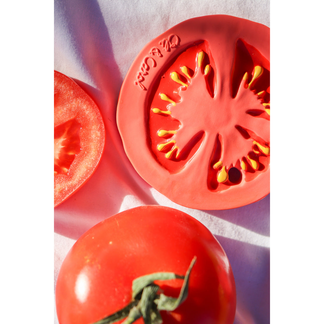 oli-&-carol-renato-the-tomato-teether-olic-l-tomato-unit- (5)