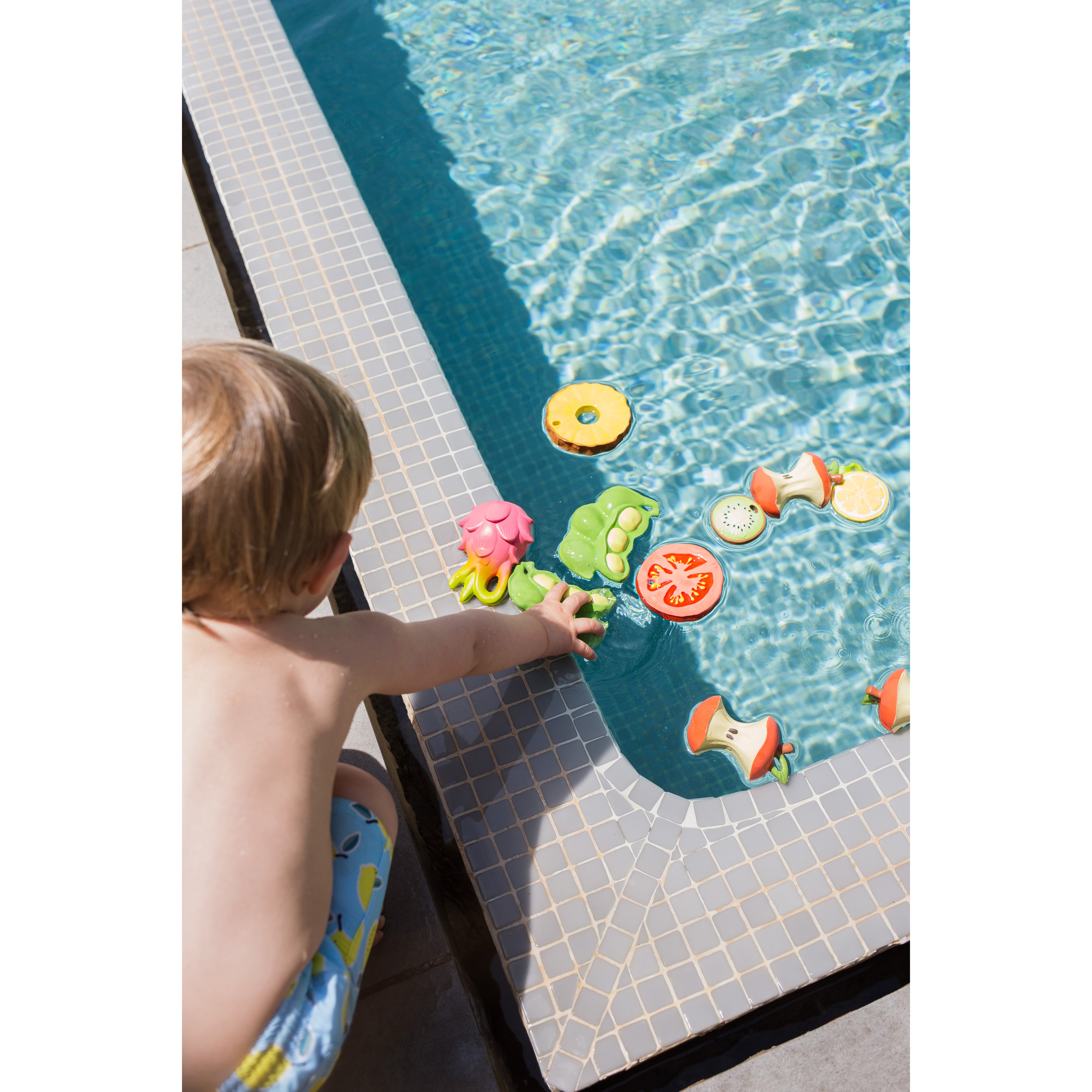 oli-&-carol-se-antonio-the-kiwi-teether-olic-l-kiwi-unit- (24)