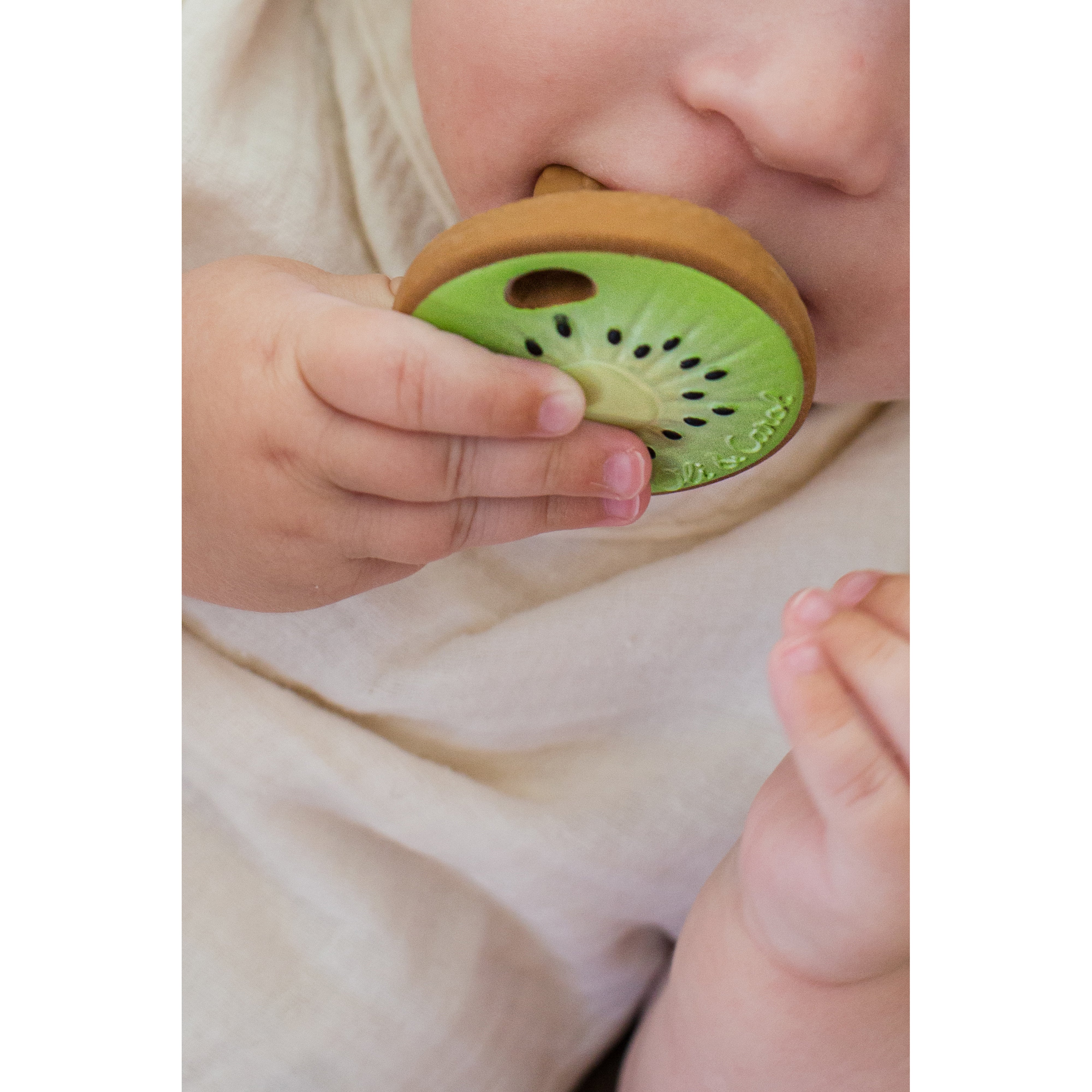 oli-&-carol-se-antonio-the-kiwi-teether-olic-l-kiwi-unit- (11)