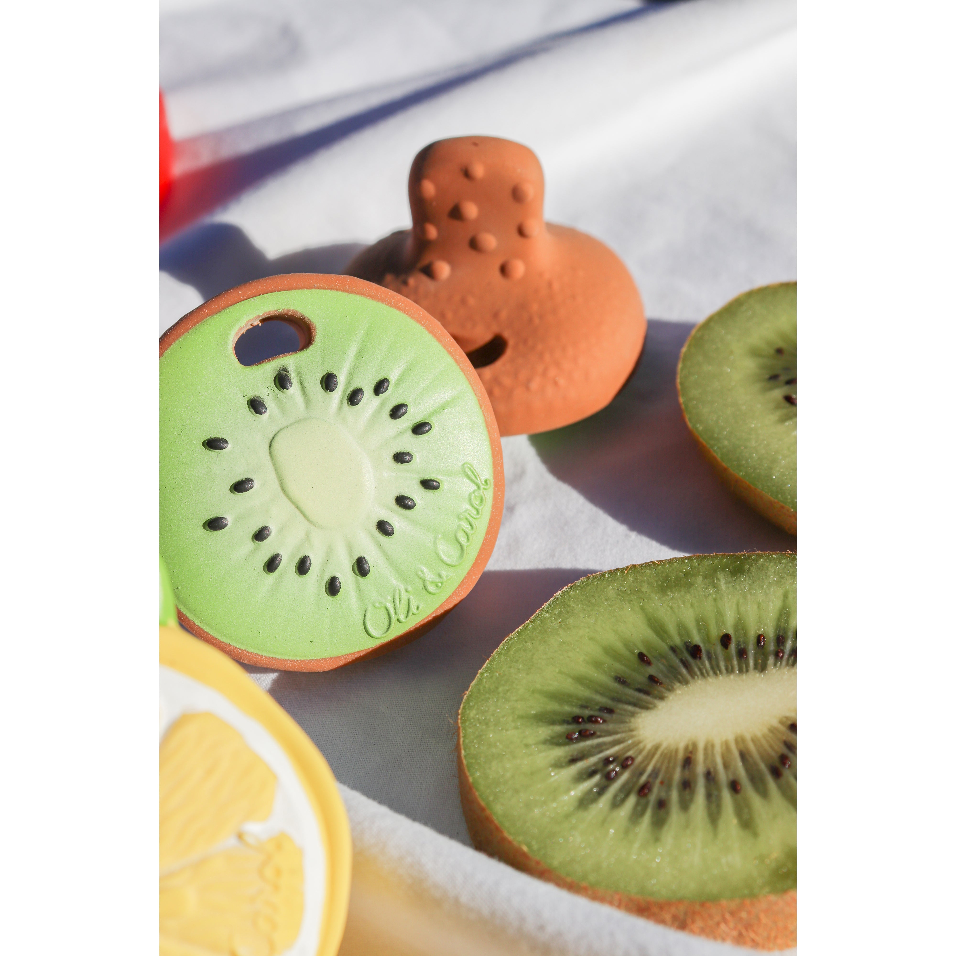 oli-&-carol-se-antonio-the-kiwi-teether-olic-l-kiwi-unit- (10)
