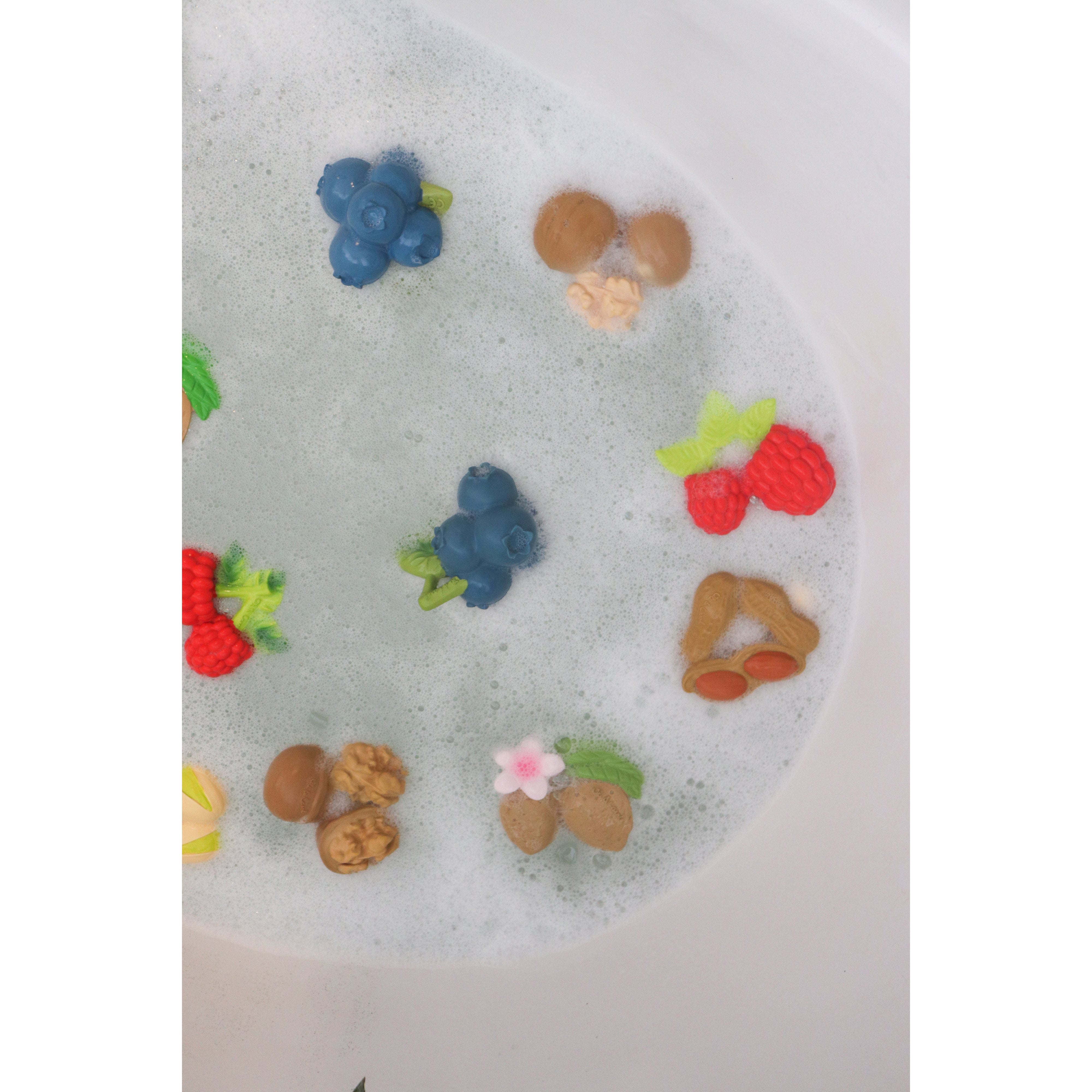 oli-&-carol-valery-the-raspberry-teether-olic-l-raspberry- (42)