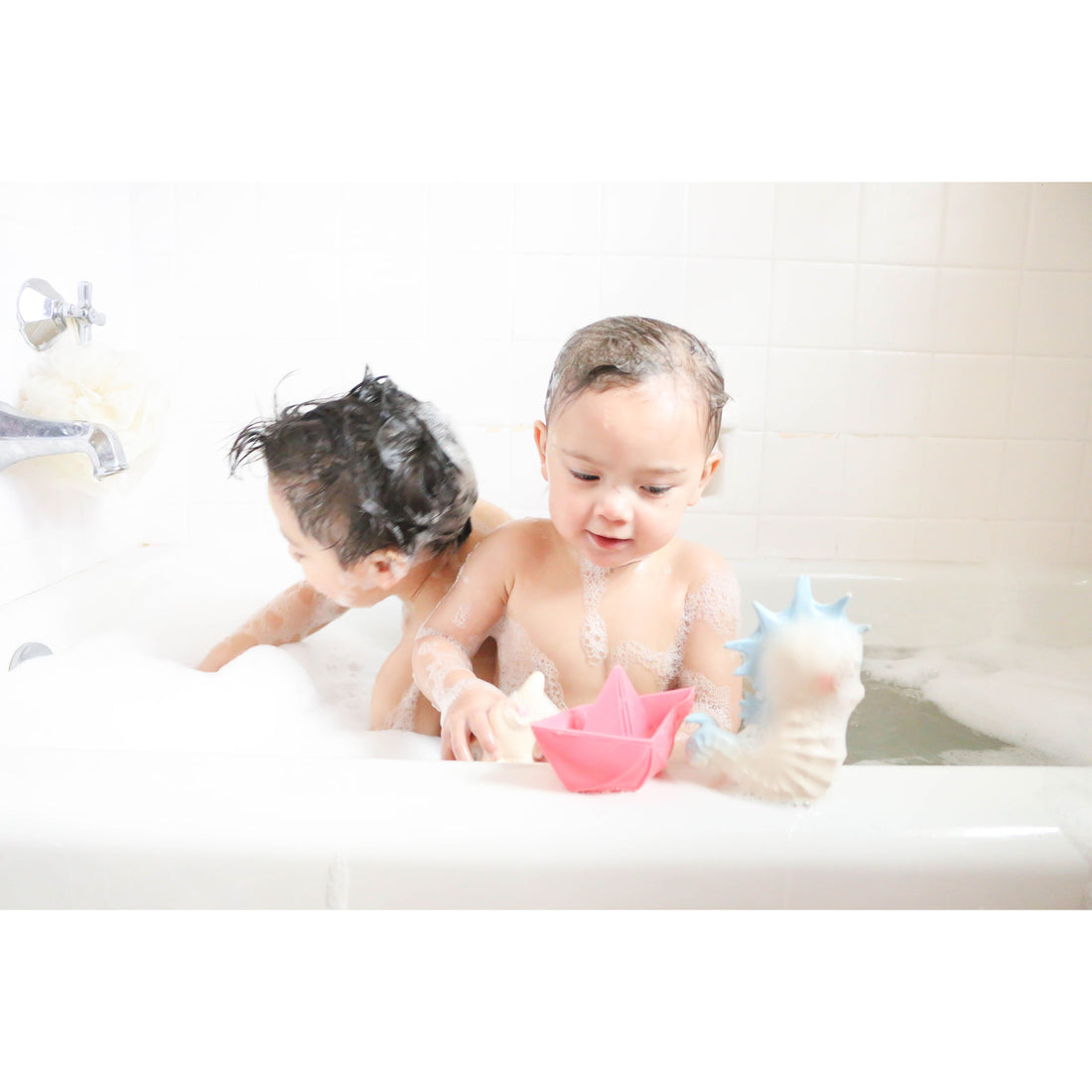 oli-&-carol-vintage-bubbles-the-sea-horse-teether- (17)
