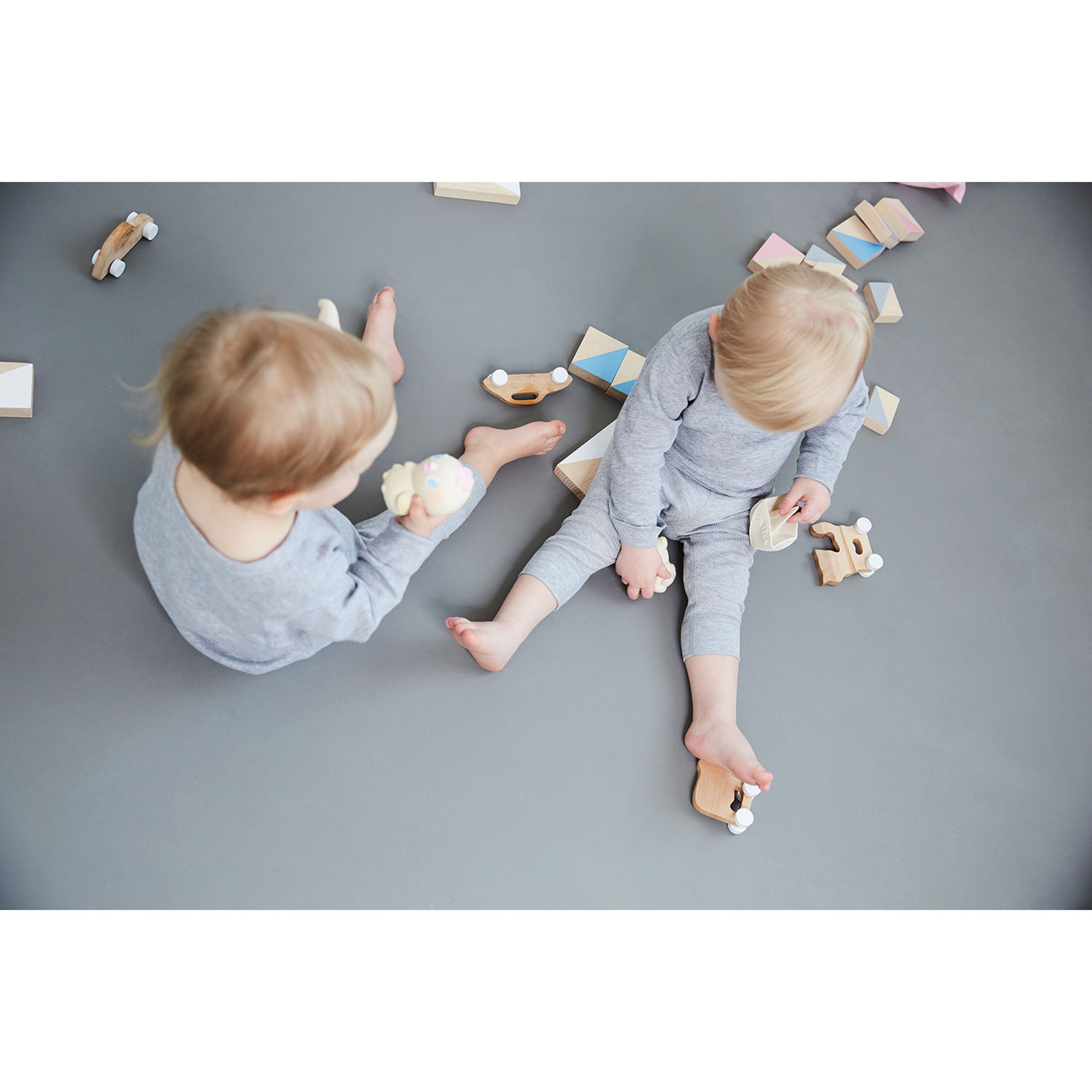 oli-&-carol-vintage-lolita-the-birdy-teether- (9)