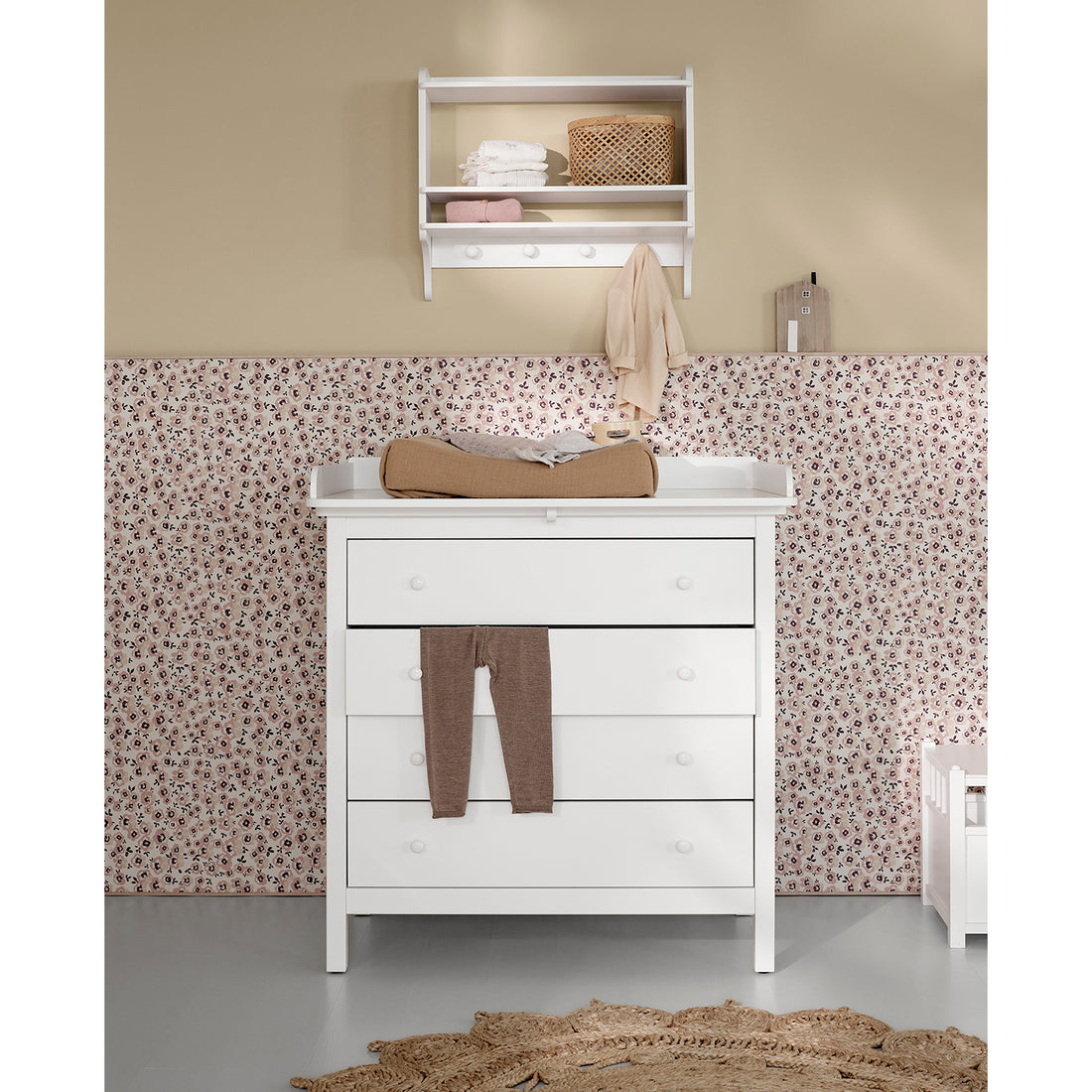 Oliver Furniture Nursery Top for Wood Dresser 4 Drawers 51315 White