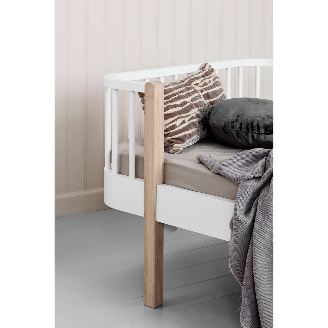 oliver-furniture-wood-bed-white- (9)