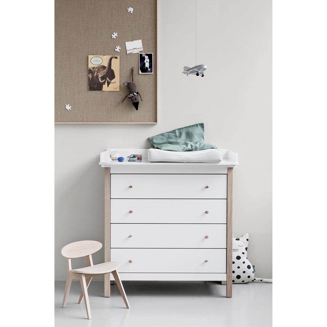 oliver-furniture-wood-dresser-4-drawers-white-oak- (4)