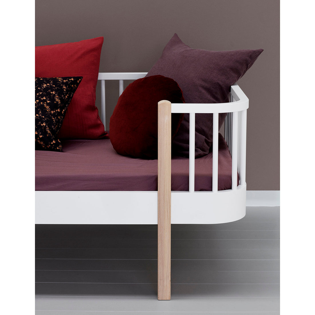 oliver-furniture-wood-junior-day-bed-white-oak- (3)