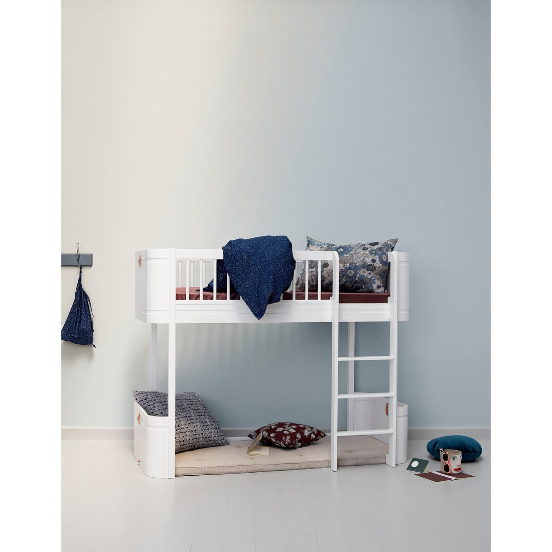 oliver-furniture-wood-mini-with-low-loft-bed-ladder-front-68x162cm-white- (12)