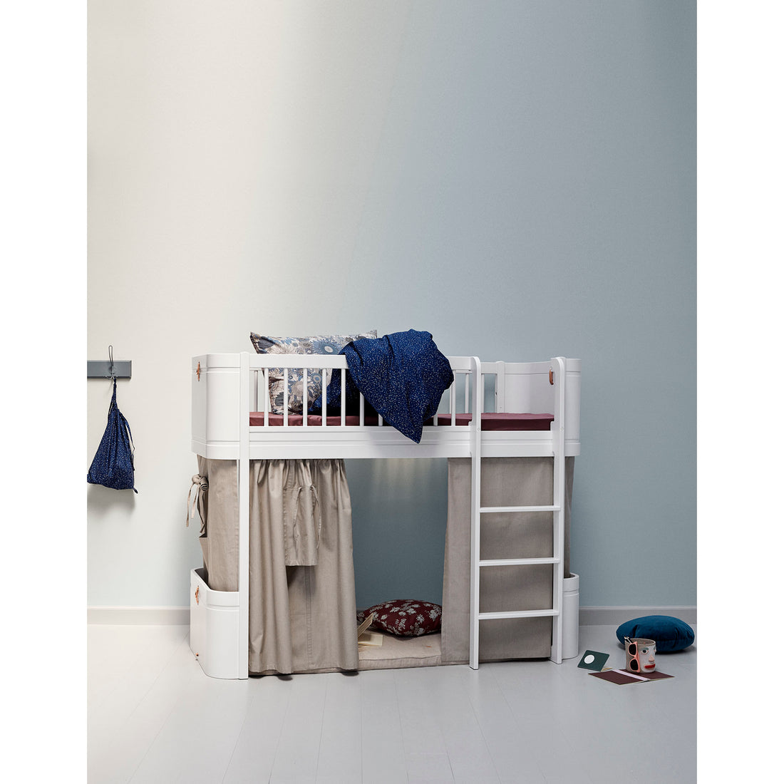 oliver-furniture-wood-mini-with-low-loft-bed-ladder-front-68x162cm-white- (13)