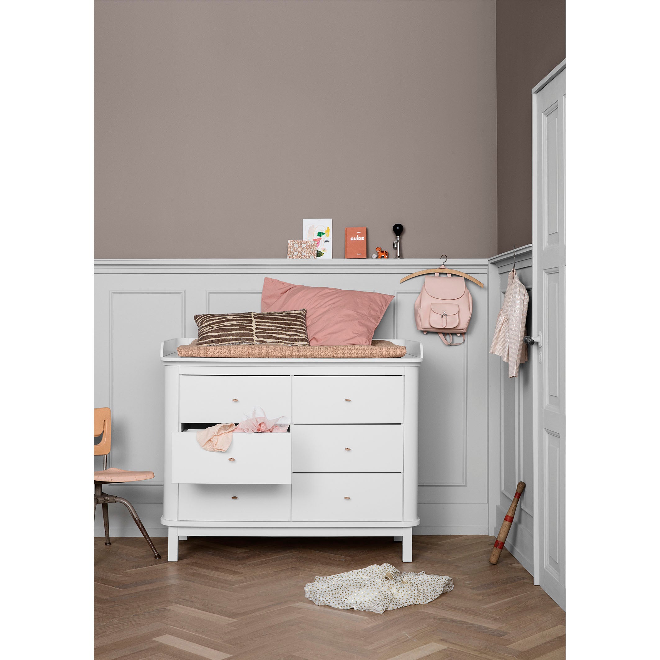 oliver-furniture-wood-nursery-plate-large-white-for-dresser-6-drawers- (6)