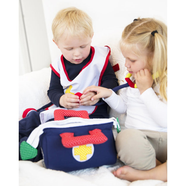 oskar-and-ellen-doctor's-bag-international- (4)