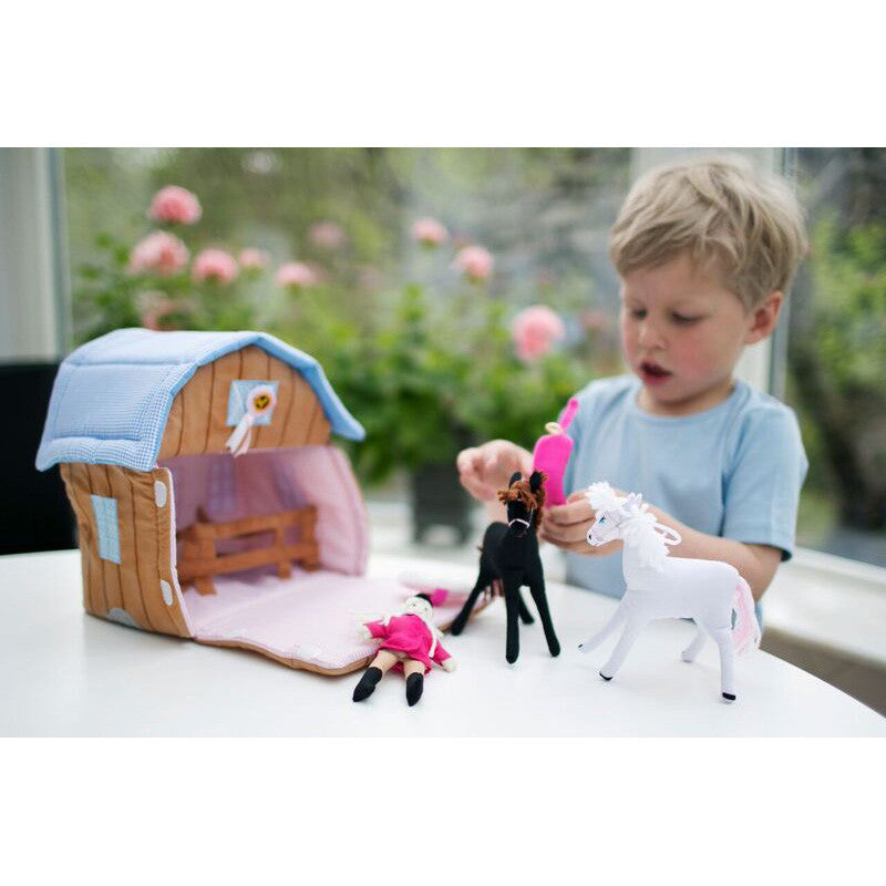 oskar-and-ellen-horse-stable- (2)