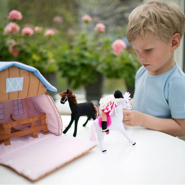 oskar-and-ellen-horse-stable- (3)