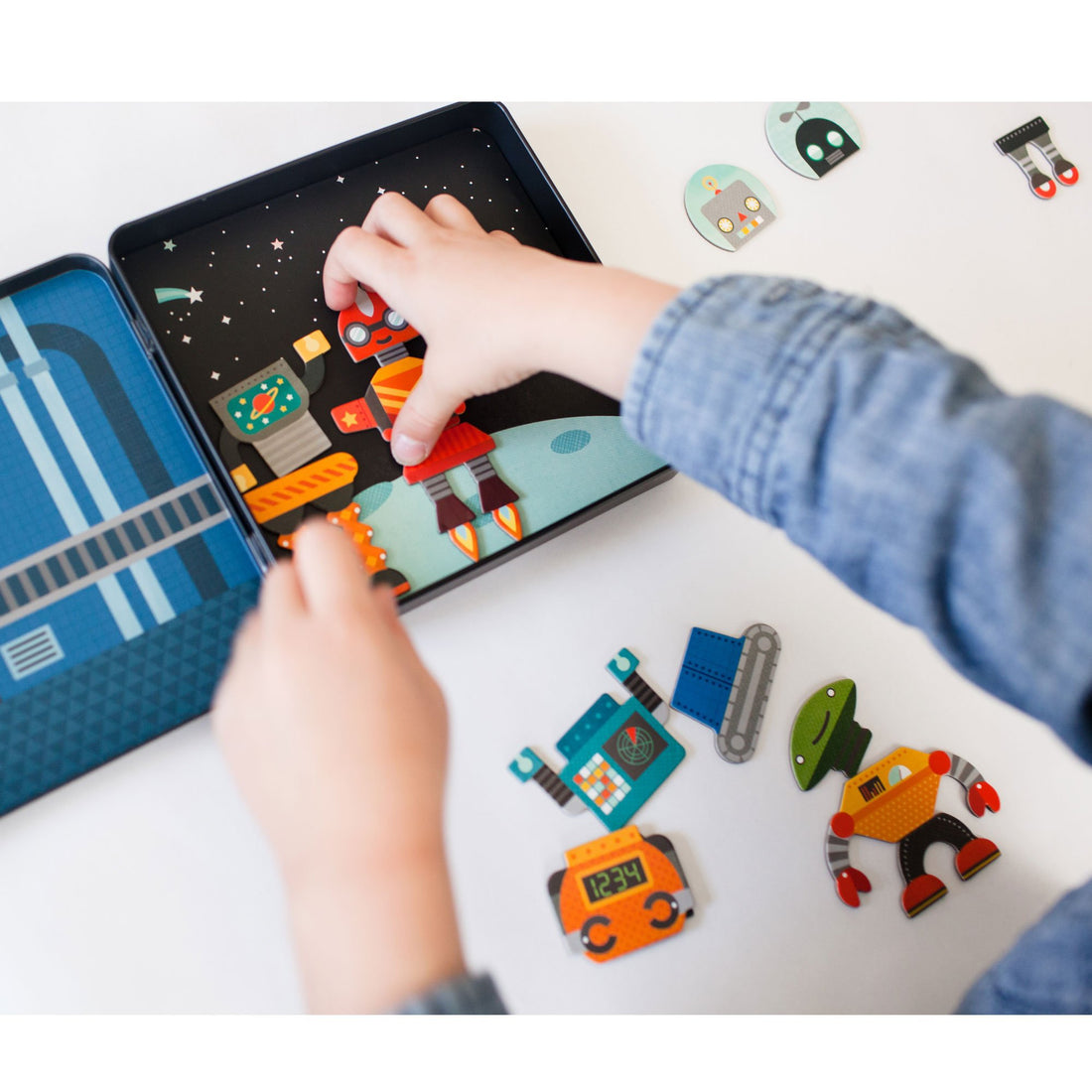 petit-collage-magnetic-box-robot- (5)