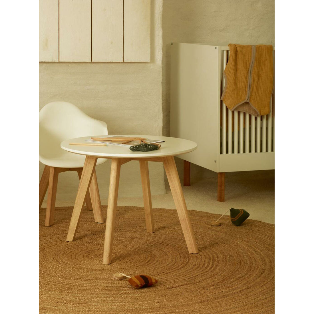 quax-kids-table-white- (3)