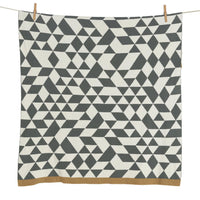 quax-knitted-blanket-triangle- (1)