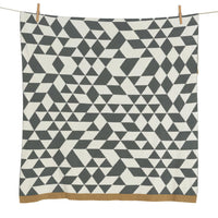 quax-knitted-blanket-triangle- (1)
