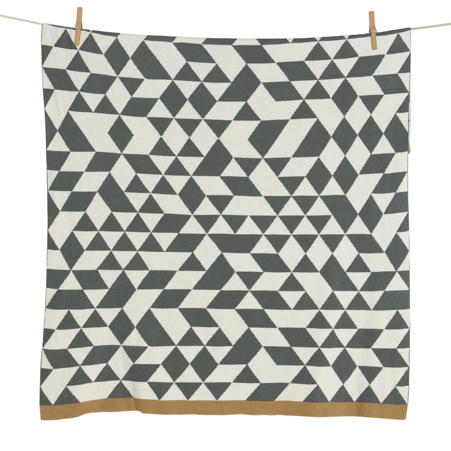 quax-knitted-blanket-triangle- (1)