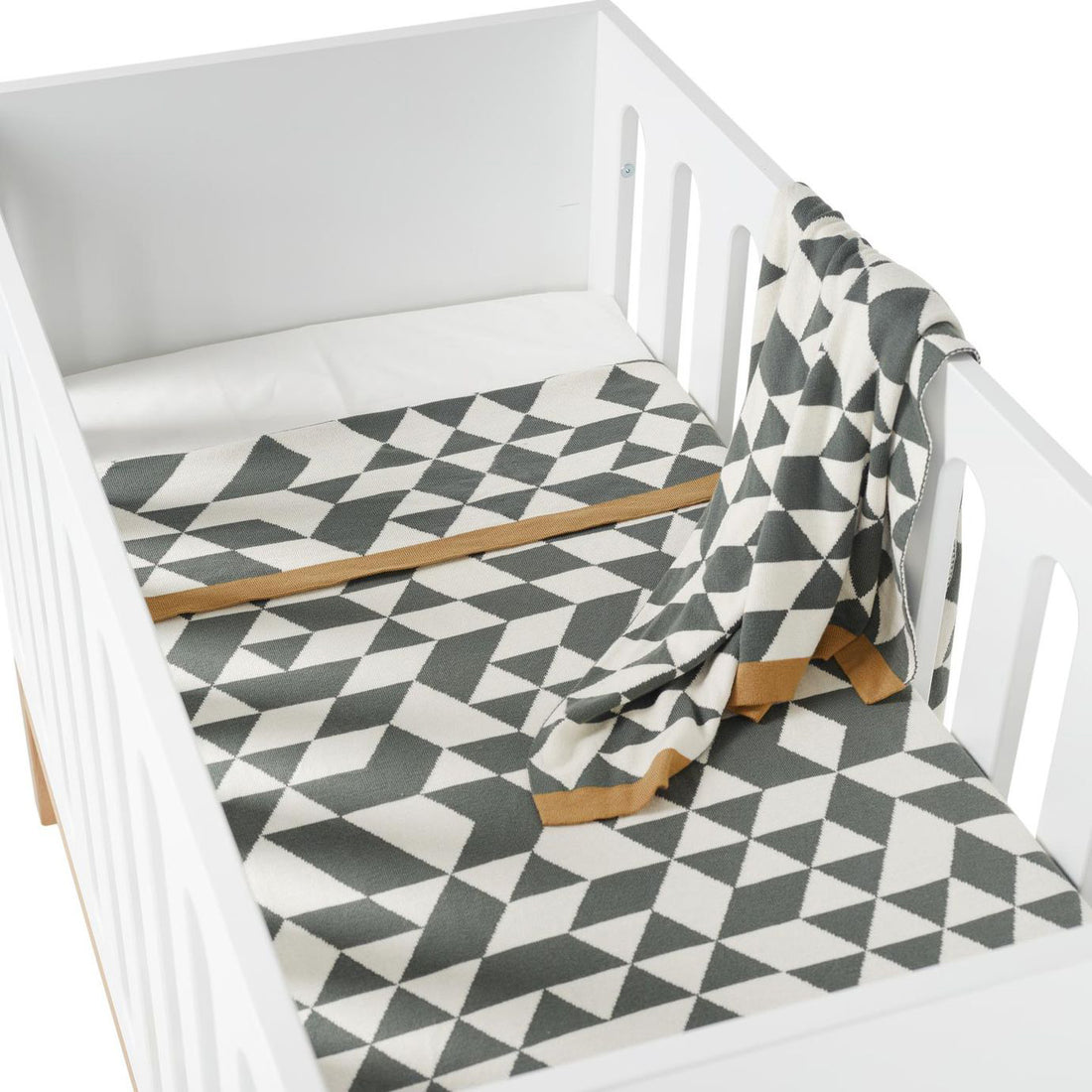 quax-knitted-blanket-triangle- (2)